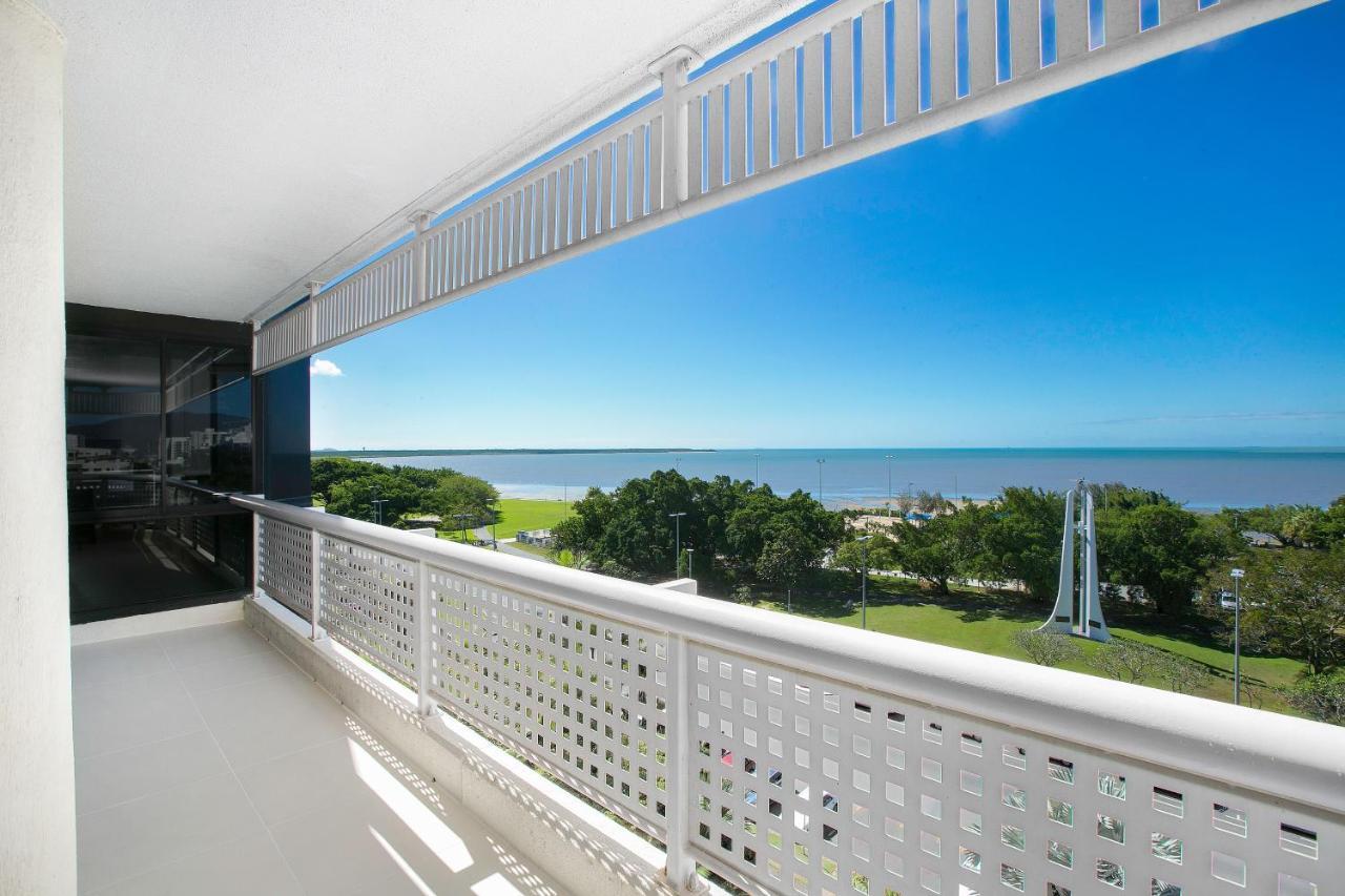Cairns Luxury Seafront Apartment Exterior photo