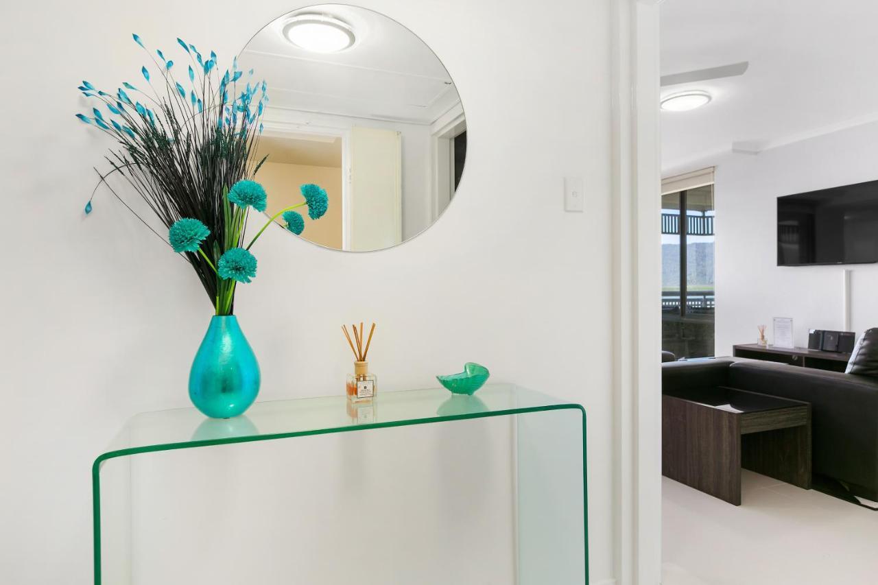 Cairns Luxury Seafront Apartment Exterior photo