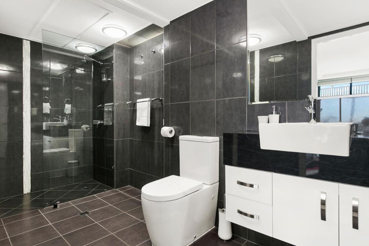 Cairns Luxury Seafront Apartment Exterior photo