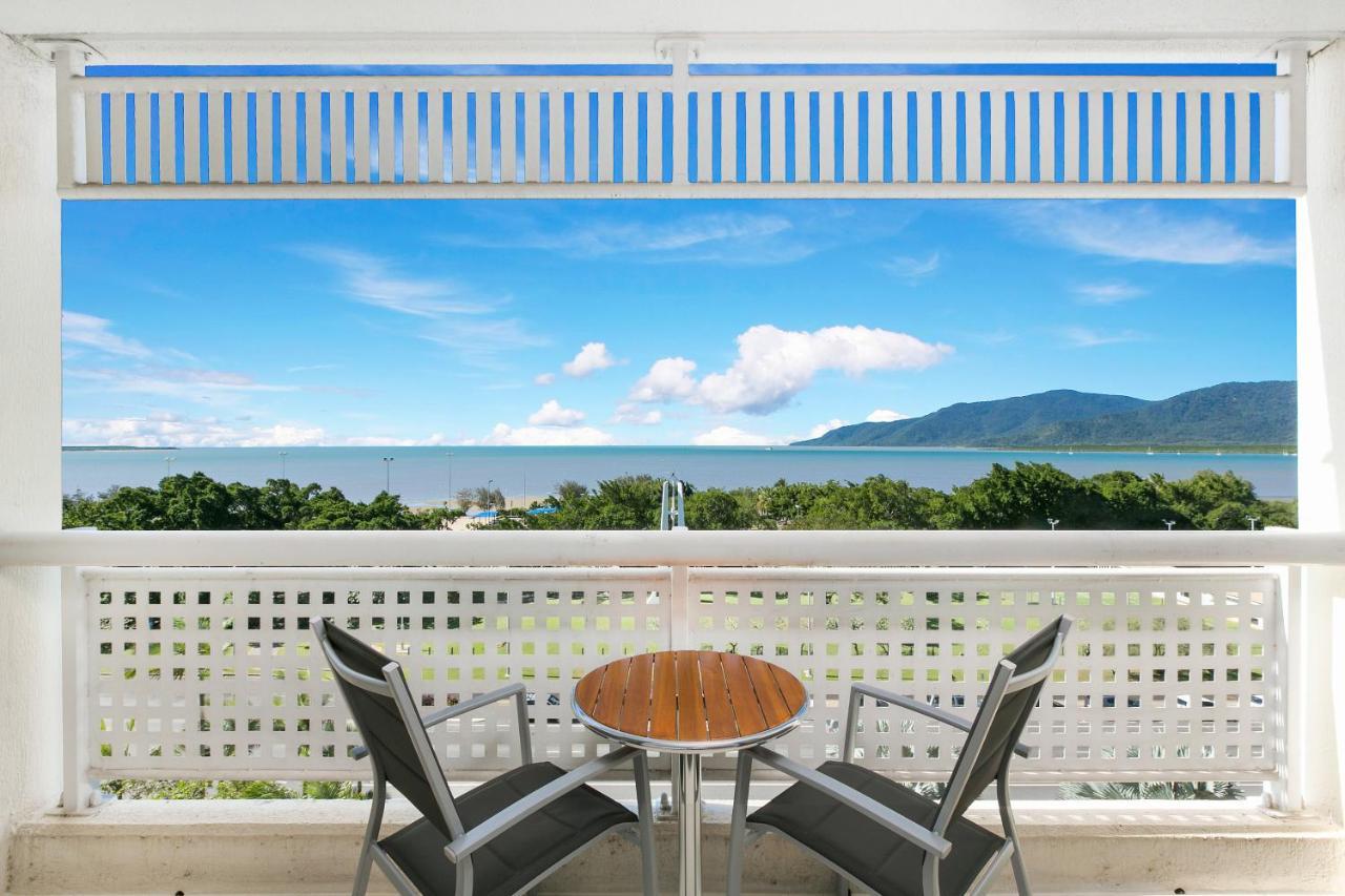 Cairns Luxury Seafront Apartment Exterior photo