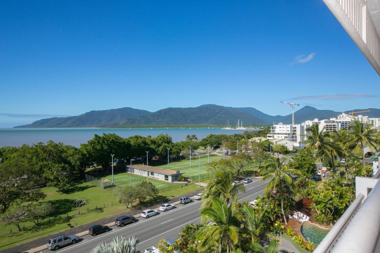 Cairns Luxury Seafront Apartment Exterior photo